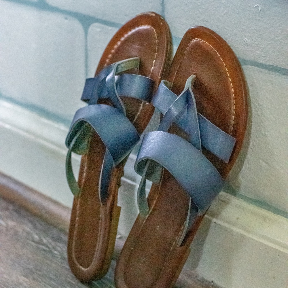 Leather sandals with blue straps